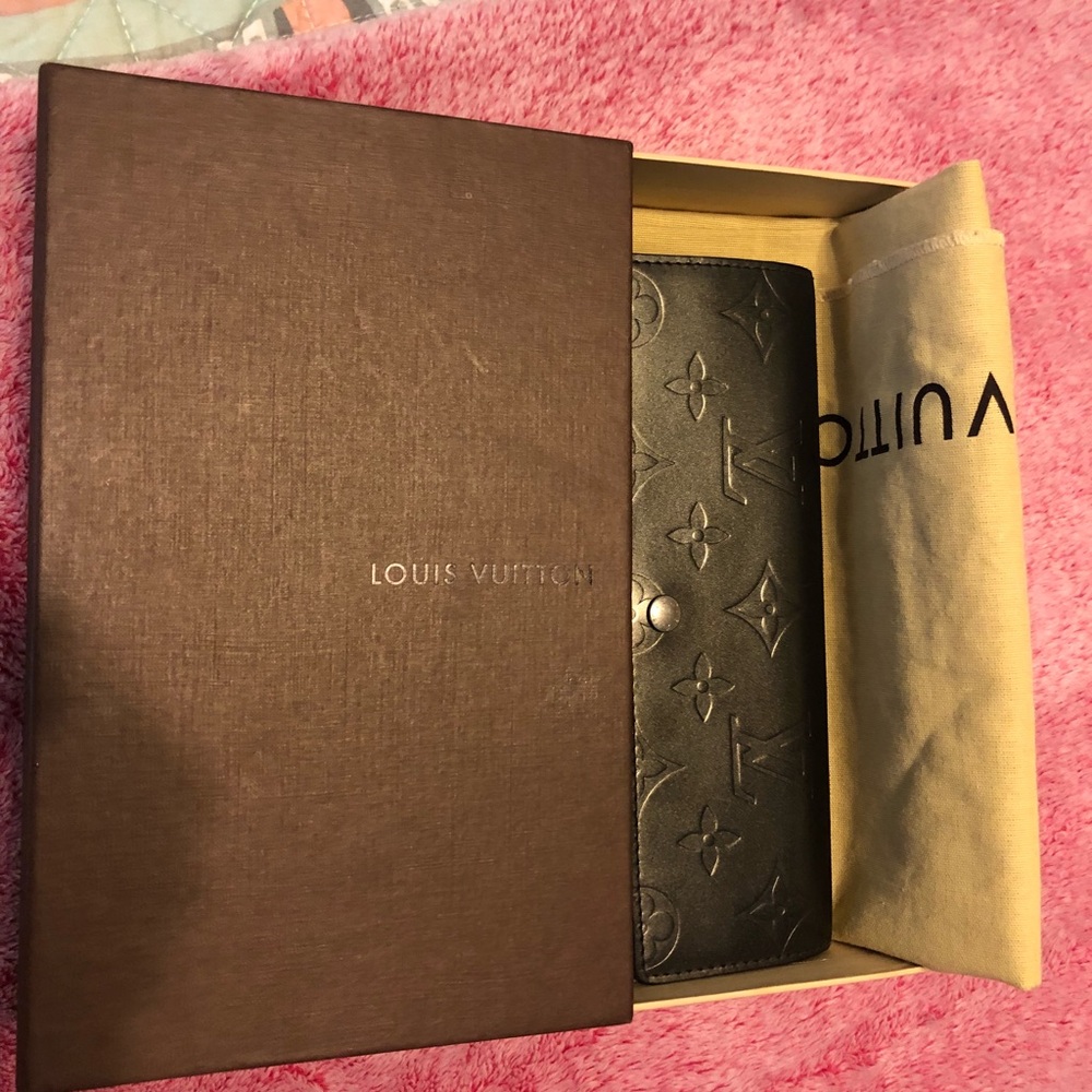 * SOLD* Louis Vuitton wallet - Picture 1 of 8